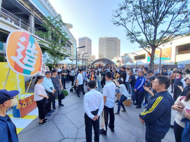 市長與民眾互動合照