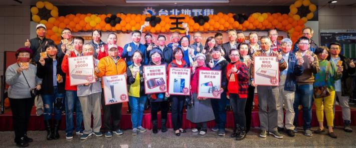 高振源處長、林崇傑局長、盧寶鐘理事主席、周水美理事長及洪文和理事長與現場貴賓大合照。