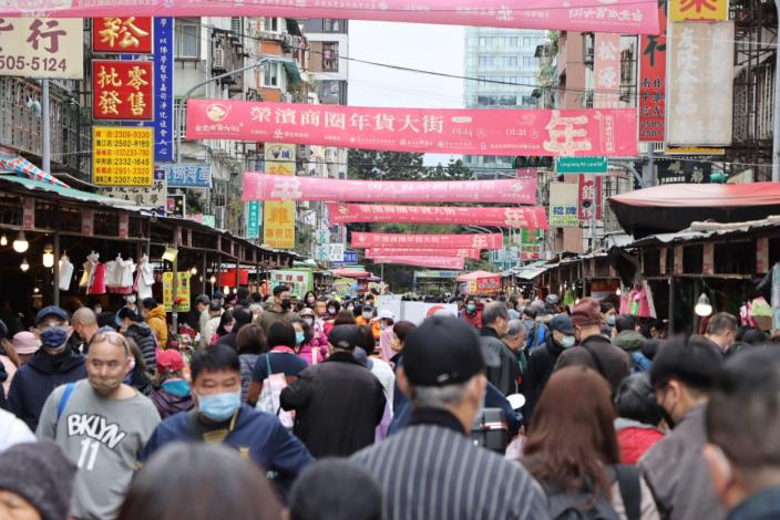 榮濱年貨大街採買人潮