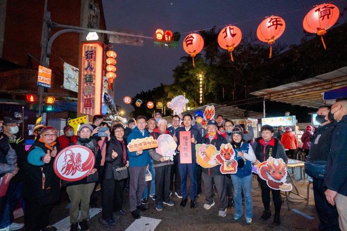 蔣萬安市長與廣洲街夜市代表合影留念
