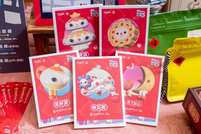 聯手藝術家吳騏合作五款造型巨偶，推出限量明信片