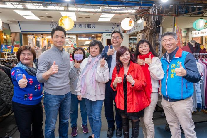蔣萬安市長與華陰街商圈店家互動喜迎新春