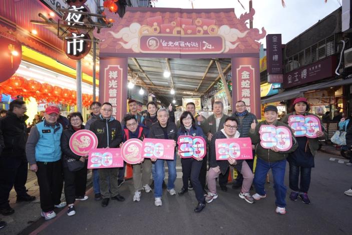 艋舺夜市商圈在小年夜熱情迎接林奕華副市長