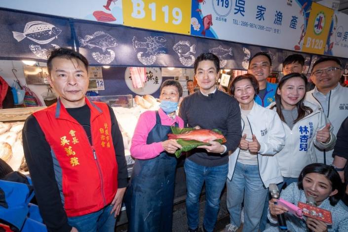 市長於北投中繼走街拜年，魚躍龍門、富貴有餘