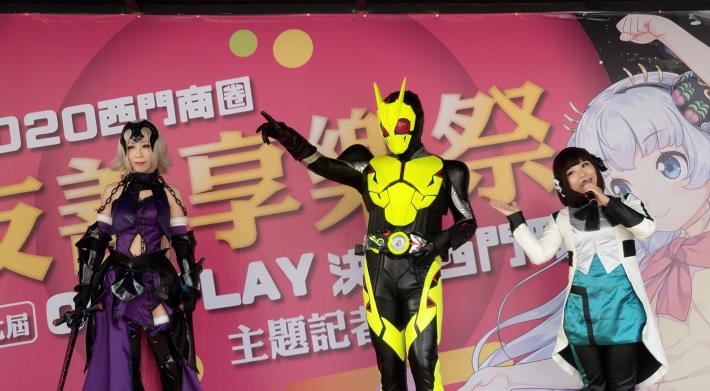 3.專業評審團燈燈、究極、紅月凌化身知名遊戲角色與民眾同樂