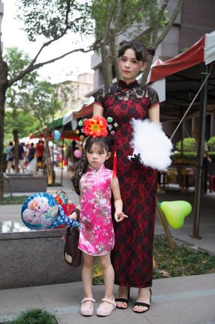 民眾盛裝打扮熱情參與