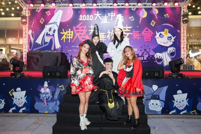 民眾盛裝打扮一同參與(1)