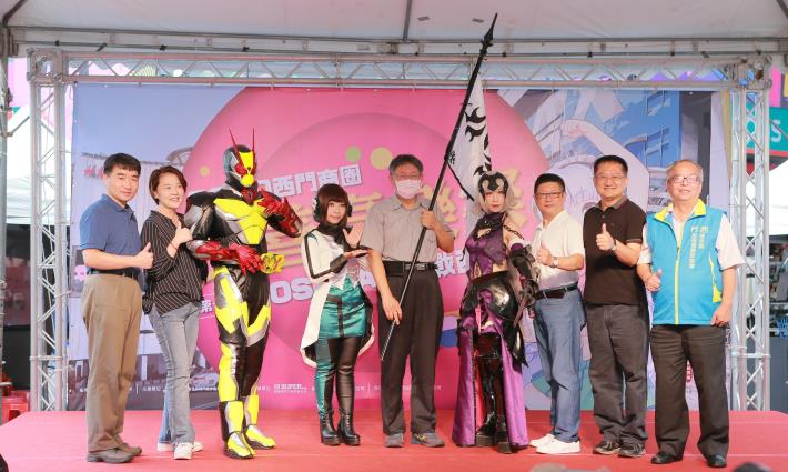 臺北市柯市長文哲(中)、黃副市長珊珊(左2)與專業評審團隊合照