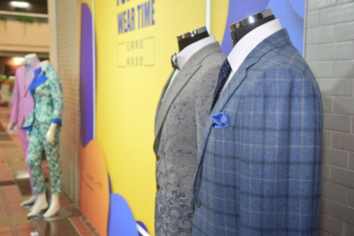 2020Taipei正裝時刻-時尚派對啟動記者會現場展示歷年得獎作品。