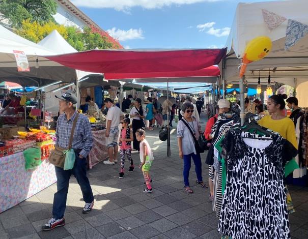 活動現場市集遊逛人潮