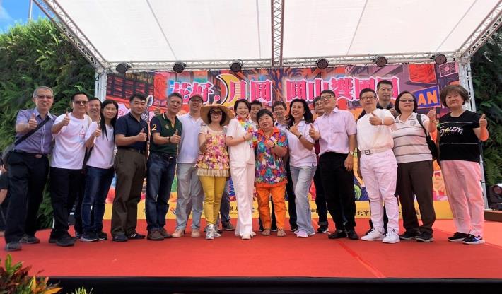 黃珊珊副市長(左8)與臺北市政府產業發展局林崇傑局長(右3)及臺北市商業處處長高振源(左4)與現場貴賓大合照