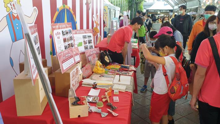 活動現場商圈輕旅行展示吸引民眾駐足拍照