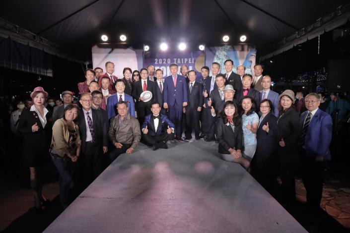 臺北市政府柯文哲市長與市府長官、活動貴賓大合影