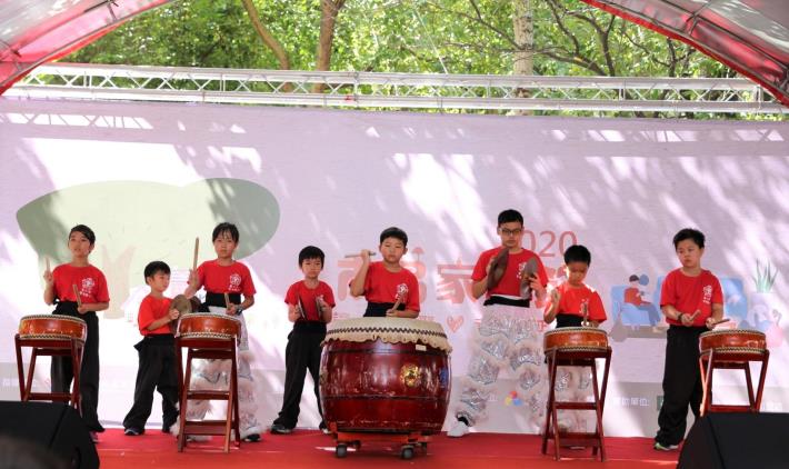 螢橋國小武術舞獅隊為活動帶來精彩的開場表演