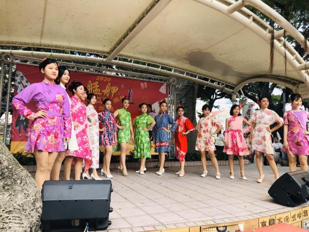 稻江護家學生精彩的走秀表演