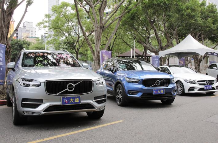 活動現場展示高級名車
