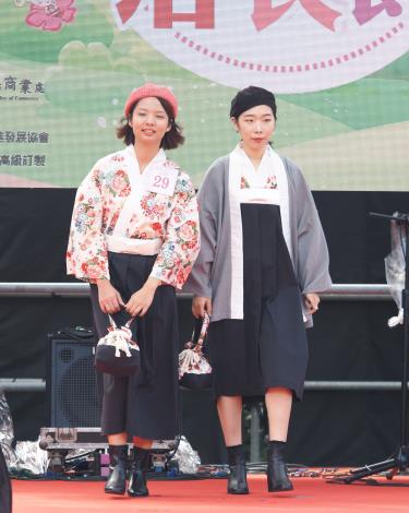 季軍作品「浴見。遇見~花浴衣」走秀