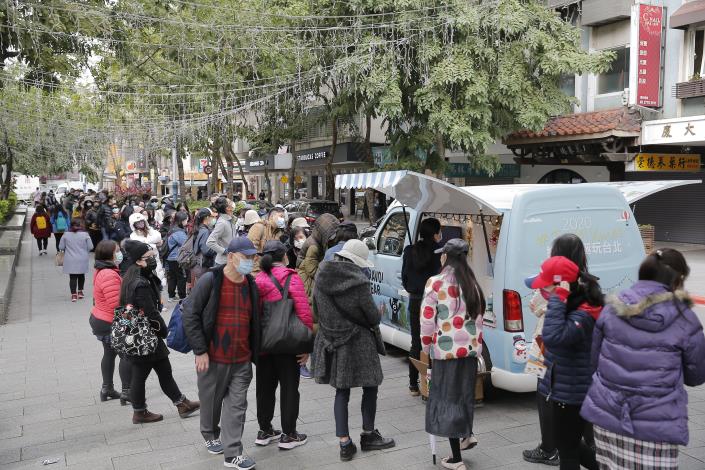 東區移動胖卡兌換人潮