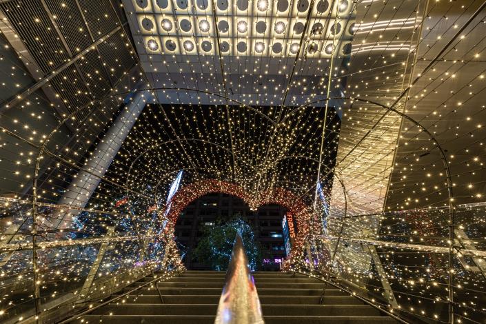 2022繽紛耶誕玩台北耶誕燈飾-真愛隧道