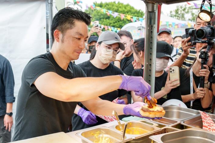 「2025台北國際美食節-漢堡嘉年華」市長與店家貳樓互動