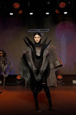 學生組設計師趙柏騫作品走秀