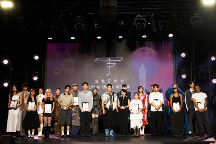 蔣市長與學生組合照