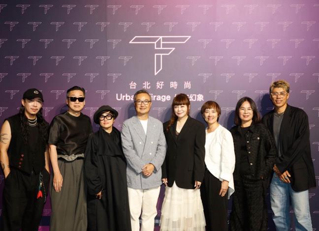 動態秀評審們與溫老師合照