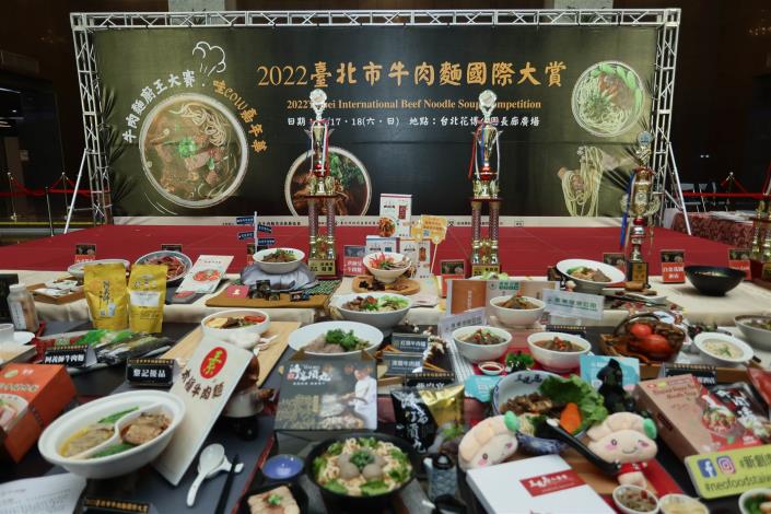 記者會現場店家麵品擺設