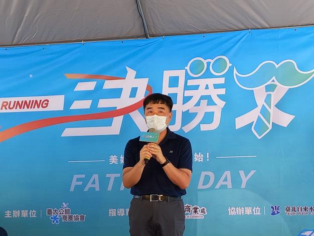 臺北市商業處處長高振源於「公館小散步，來一決勝父」活動現場致詞