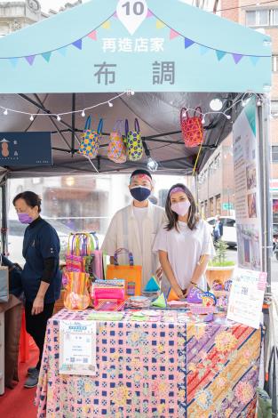 再造店家布調攤位展示