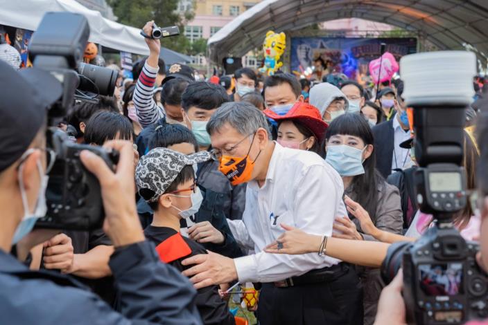 市長與民眾互動熱絡