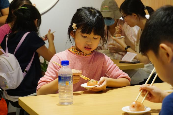 「萬華艋舺–美食樂遊」民眾體驗川業肉圓特色料理.JPG