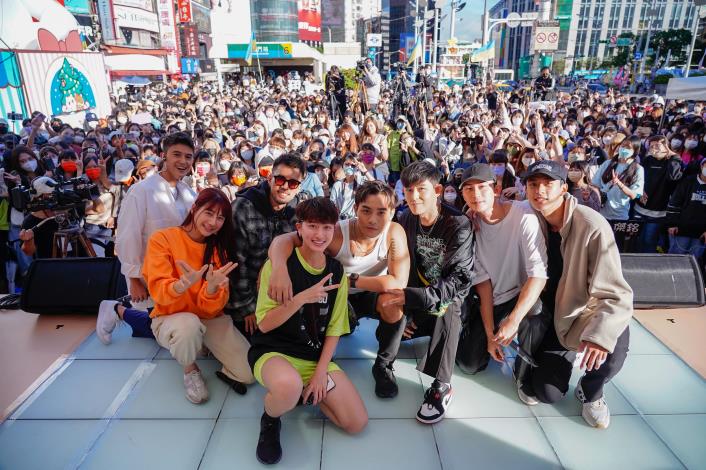 週週展演_演唱會現場人潮