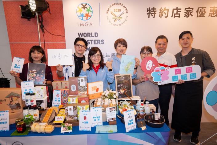 臺北市林奕華副市長、新北市龔雅雯副秘書長、大台北商圈產業協進會李寶星理事長與二本松、Ponpie澎派及一之鄉等美食首發應援特約店家一起為世壯運加油