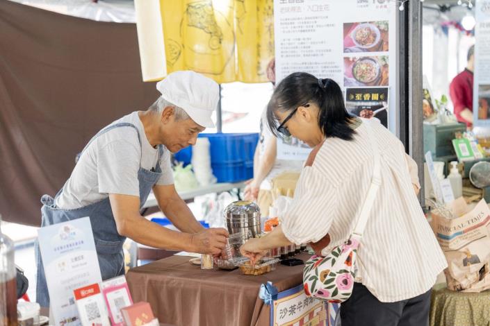 113年輔導店家-至香園與民眾互動