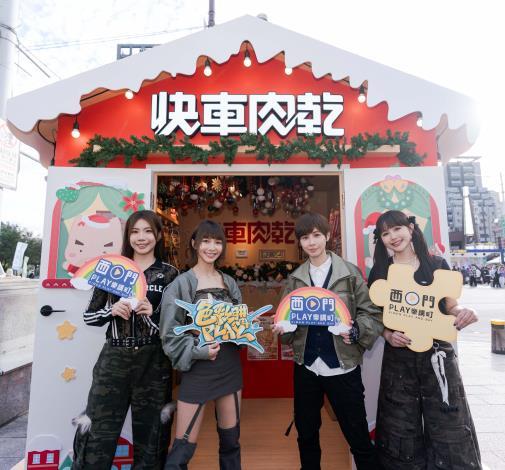 8.活動大使怪物星人與快車肉乾-小豬福弟耶誕屋合影