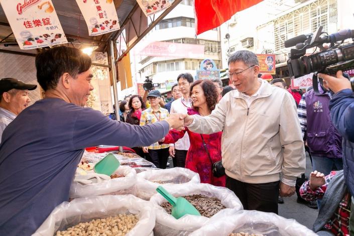 5-Taipei Mayor Paid New Year Calls to Vendors on the Street