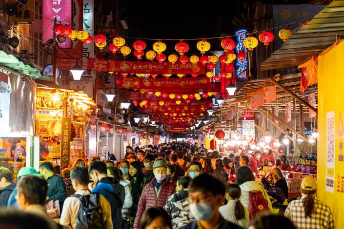 Dihua Street Shopping District is packed with crowds