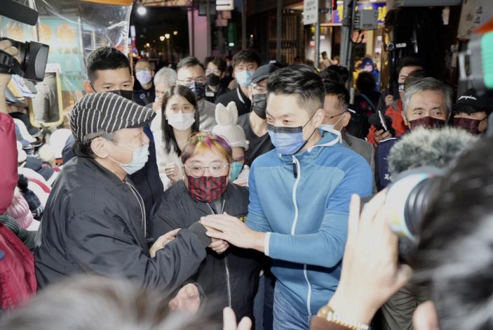 Mayor of Taipei City pays New Year calls to Citizens in Bangka Night Market.JPG