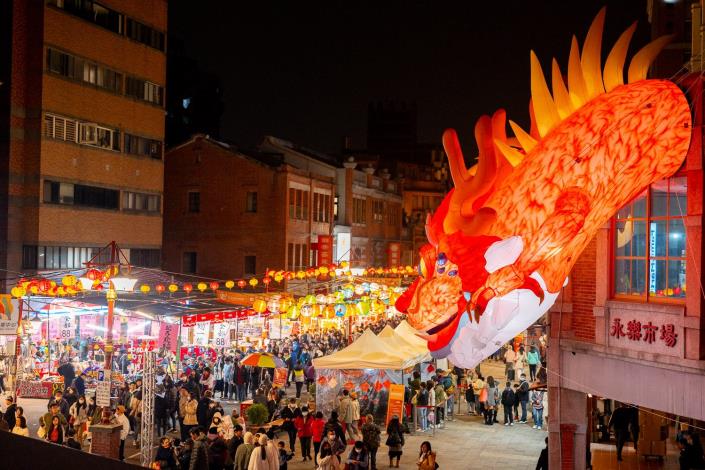 Dihua Street Shopping District is packed with crowds