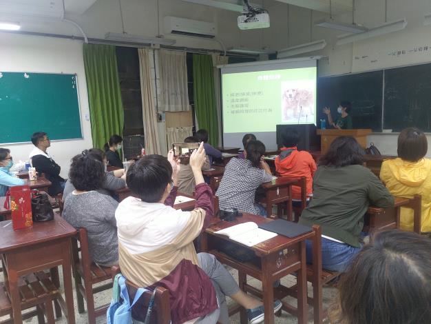 圖2.貓犬學校「狗狗家人幸福教育」課程之上課情形