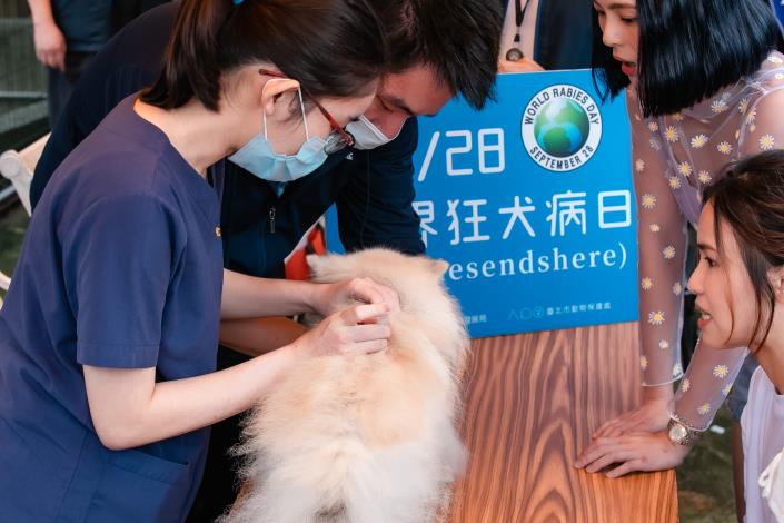 圖1、飼主每年都應為毛孩施打狂犬病疫苗