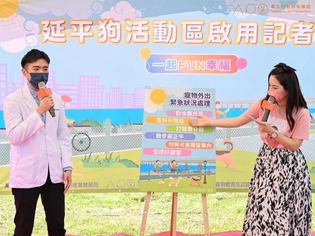 圖5. 張軒祐獸醫師講解寵物外出遇到緊急狀況時應對及如何避免寵物中暑議題.JPG