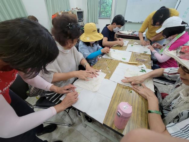 圖2.「濕地遊學趣」提供銀髮族參與手作