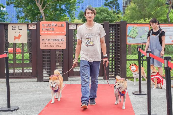 圖5、毛孩裝扮一同走向星光大道