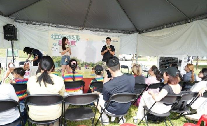 圖4、專業訓練師講授狗狗行為課程