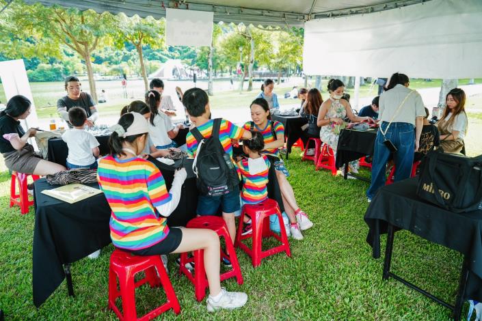 圖7、親子攜手參與DIY體驗