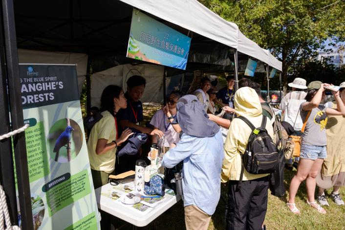 圖2：近40個國內外單位參展，展現候鳥研究與保育成果。