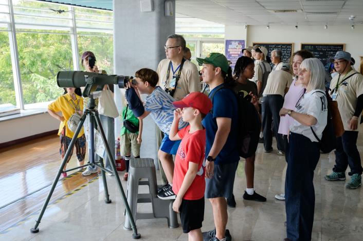 圖3：關渡自然公園化身城市生態樂園，吸引民眾熱情參與賞鳥博覽會。