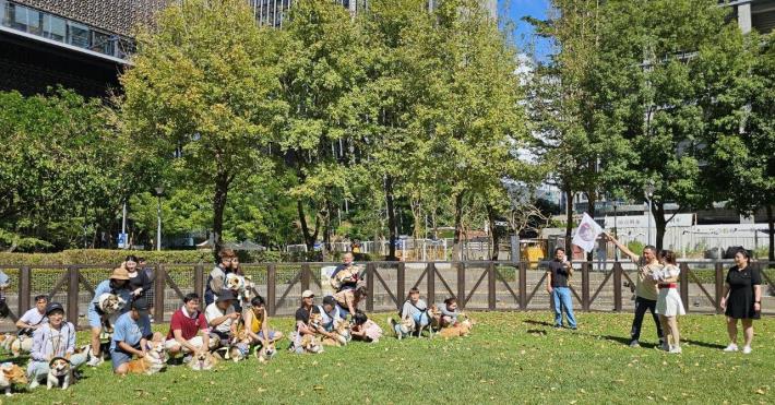 圖2、動保處處長陳英豪為「柯基PK大賽」熱情開場，宣告萌力賽事正式登場